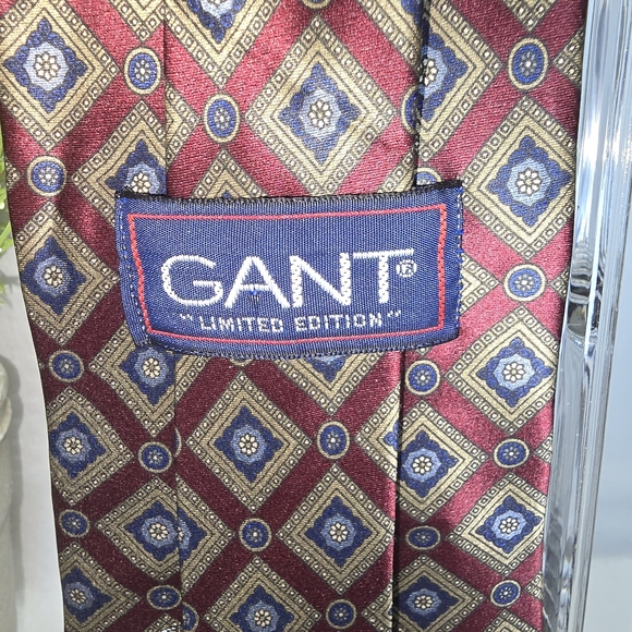 Gant Limited Edition Silk Red and Blue Diamond Pattern Tie Euc - Picture 3 of 6